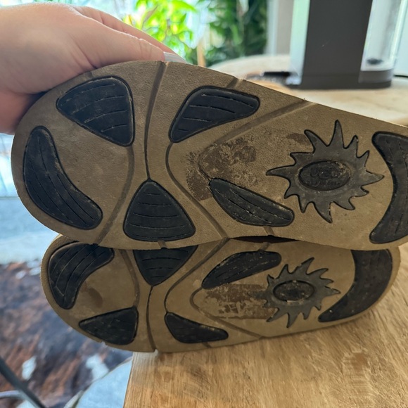 Tall lace up Uggs - Picture 3 of 4